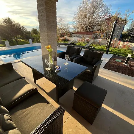 Milanezi Вишнян