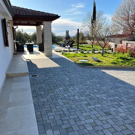 Milanezi Villa *